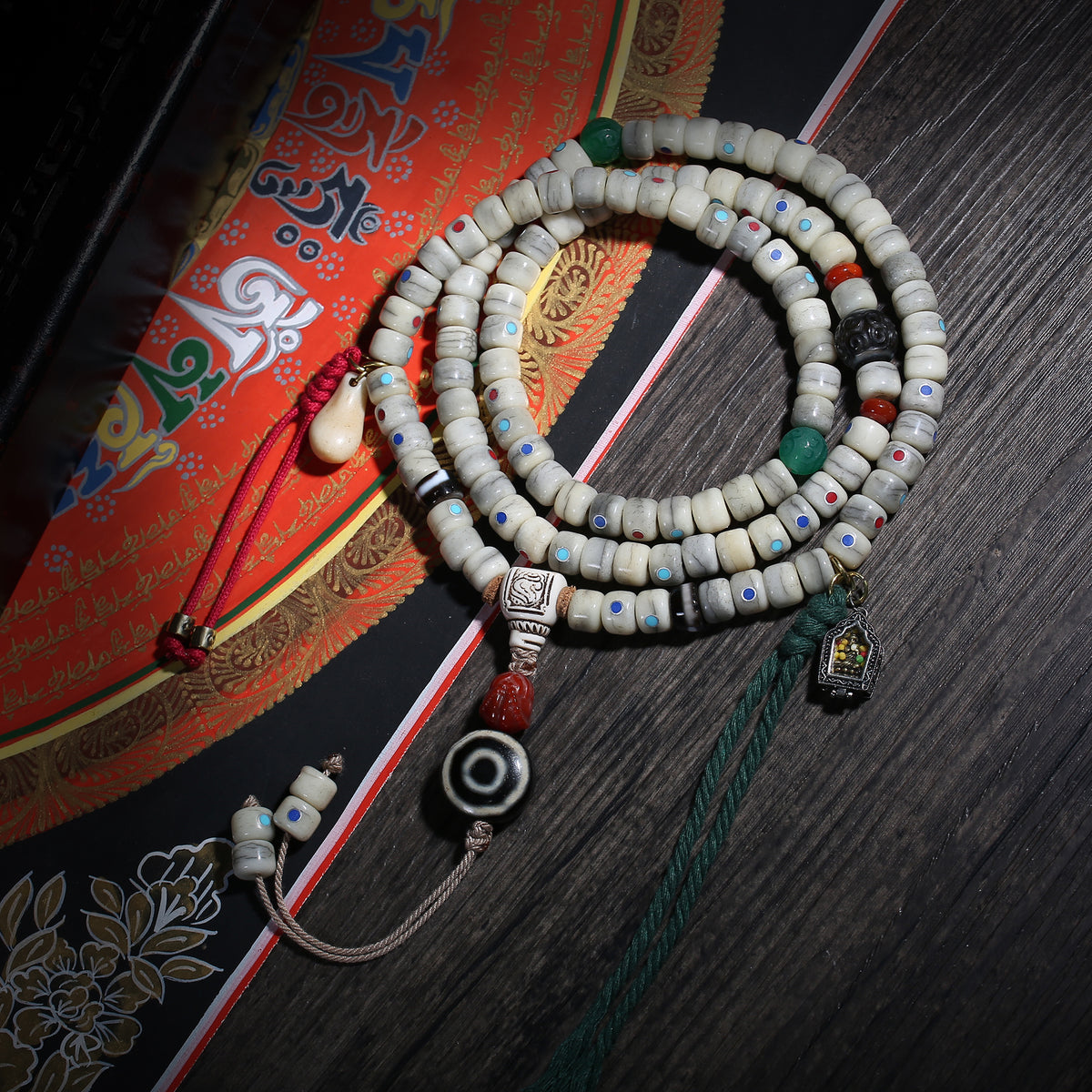 Detail view of Ivory-Color 108 Mala Beads with Multicolor Inlays (2 of 6)